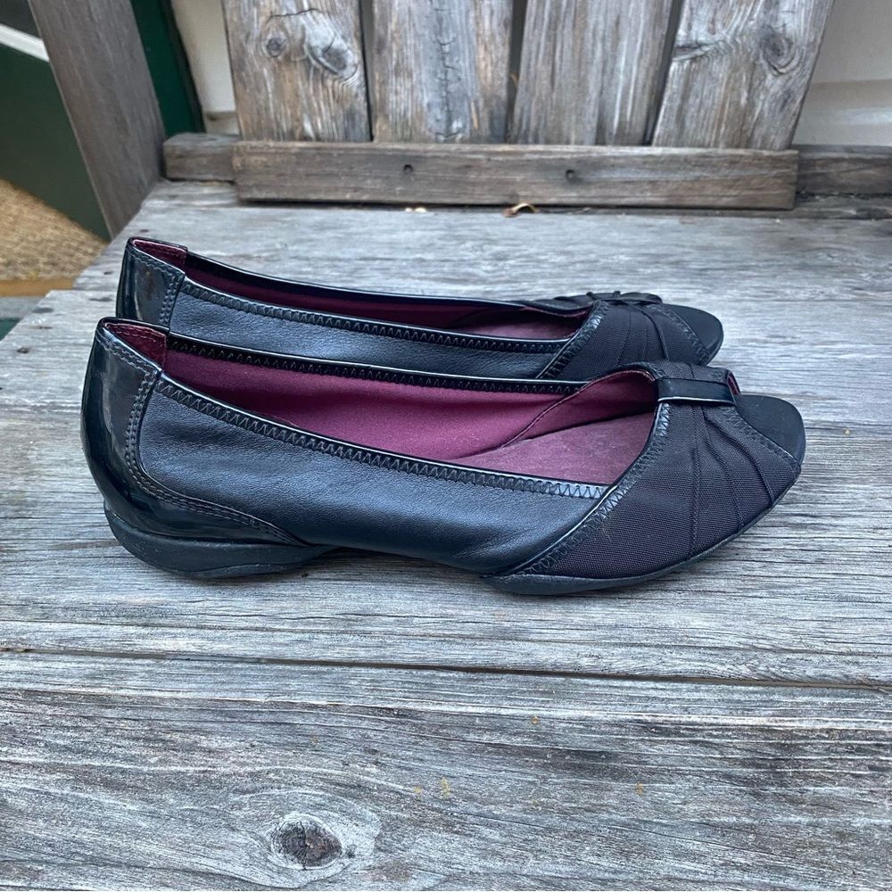 Privo by Clarks Black Leather open toe Flats size 8